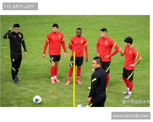 身披绿色战袍的足球巨星如何在绿茵场上展现非凡技艺 身披绿色战袍的足球巨星如何在绿茵场上展现非凡技艺