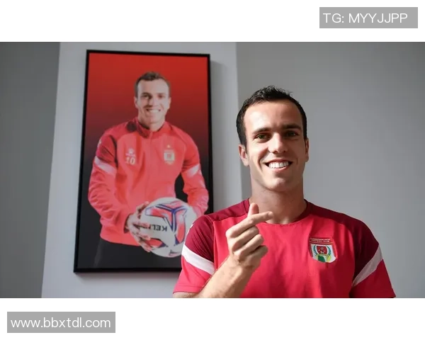 世界级后腰球星风采展现 足球场上中场指挥官的荣耀与责任 世界级后腰球星风采展现 足球场上中场指挥官的荣耀与责任